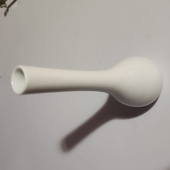 ASSORTMENT OF WHITE CERAMICS. - Picture 11 of 13